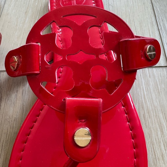 Tory Burch Glossy Red Footbed - Picture 4 of 4
